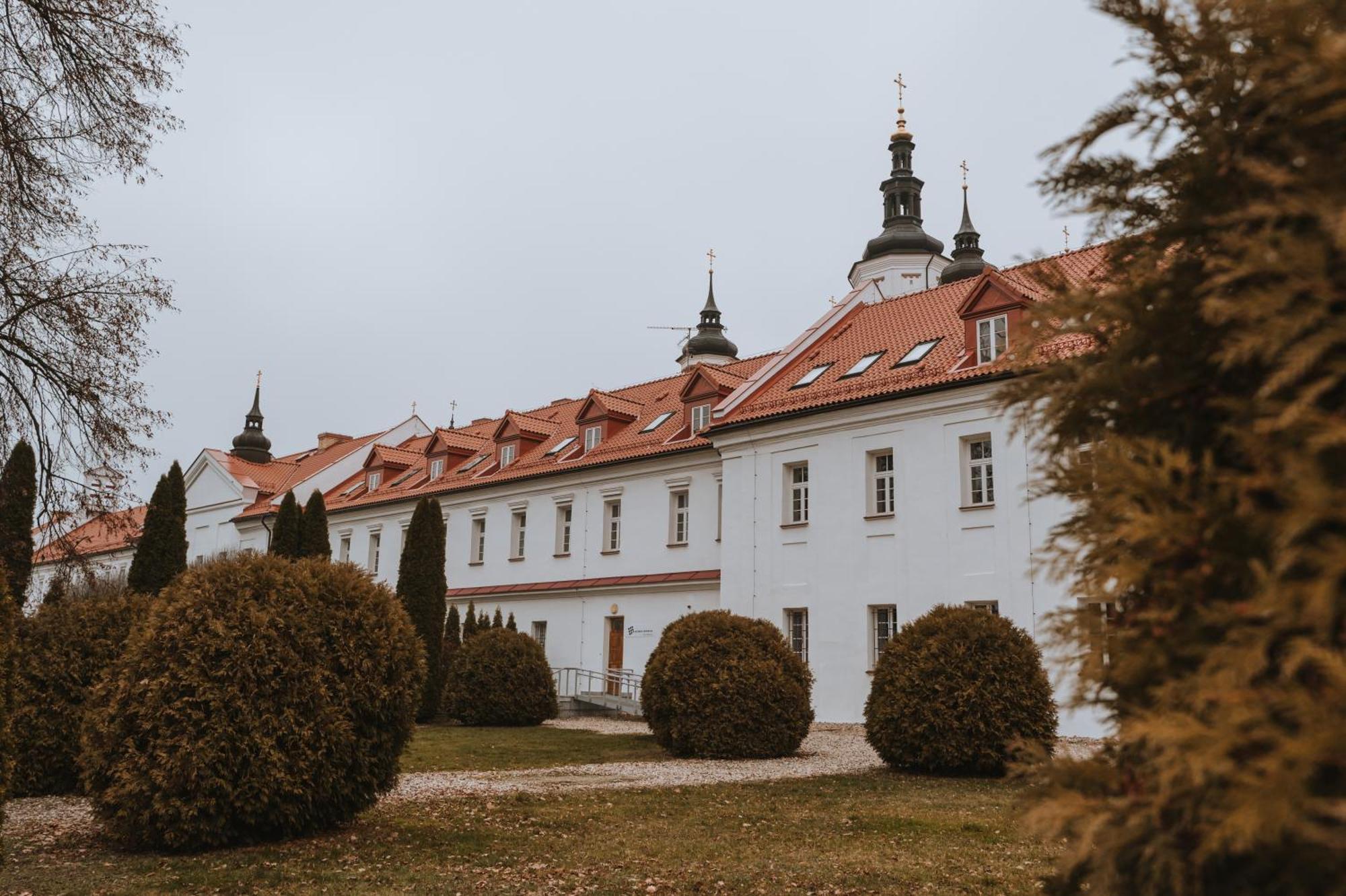 Pokoje Goscinne Domu Pielgrzyma W Supraslu Exterior foto
